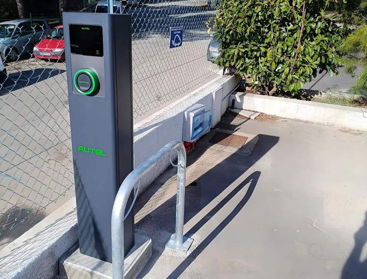 Installation borne de recharge Mauguio